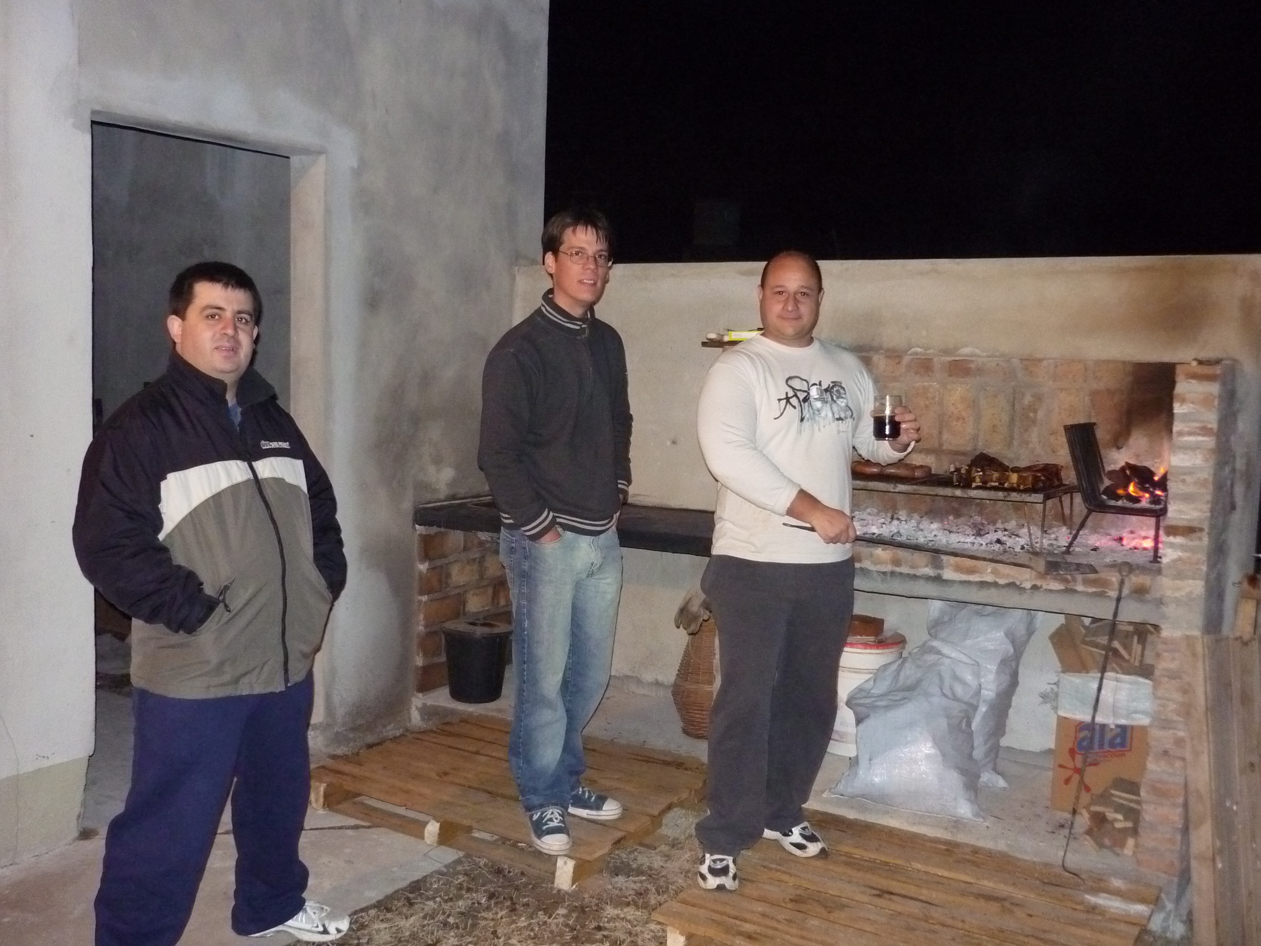 fotos/2010-05-15 - Inauguracion parrilla de afuera/P1010163.JPG